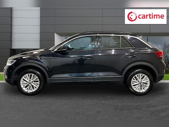 Used Volkswagen T-Roc 2023 for sale - 77110994: Photo