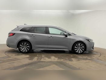 Used Toyota Corolla 2021 for sale - 76210330: Photo 2