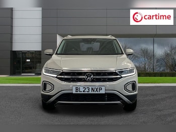 Used Volkswagen T-Roc 2023 for sale - 76380103: Photo