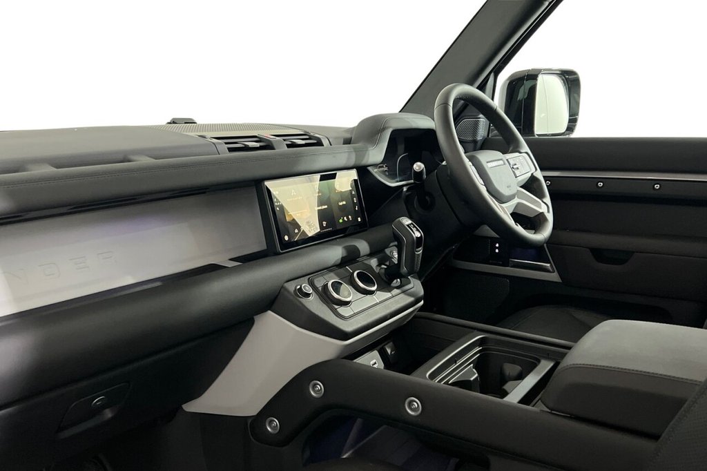Used Land Rover Defender 2024 for sale - 77049060: Photo 11
