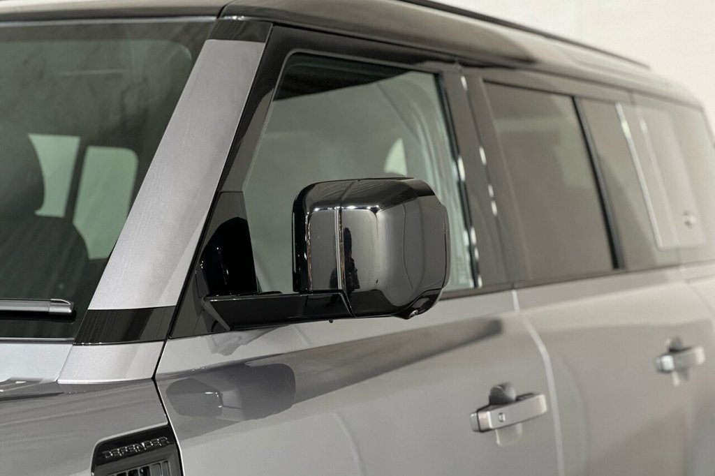 Used Land Rover Defender 2024 for sale - 77049060: Photo 17