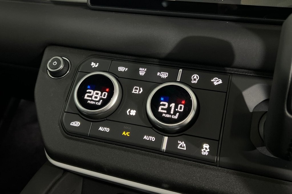 Used Land Rover Defender 2024 for sale - 77049060: Photo 37