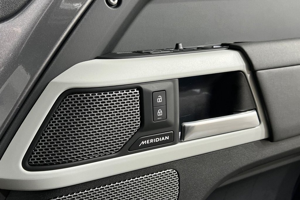 Used Land Rover Defender 2024 for sale - 77049060: Photo 40