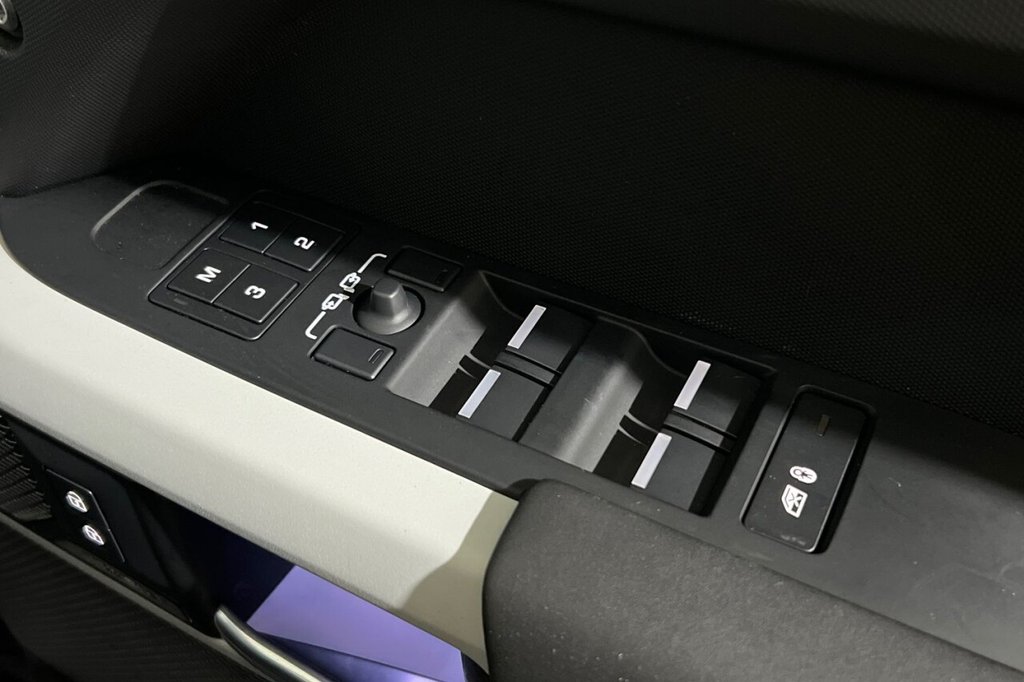 Used Land Rover Defender 2024 for sale - 77049060: Photo 41