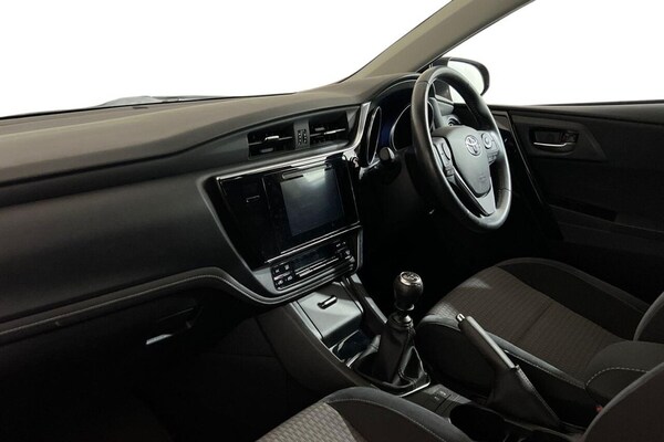 Used Toyota Auris 2017 for sale - 76312982: Photo 11