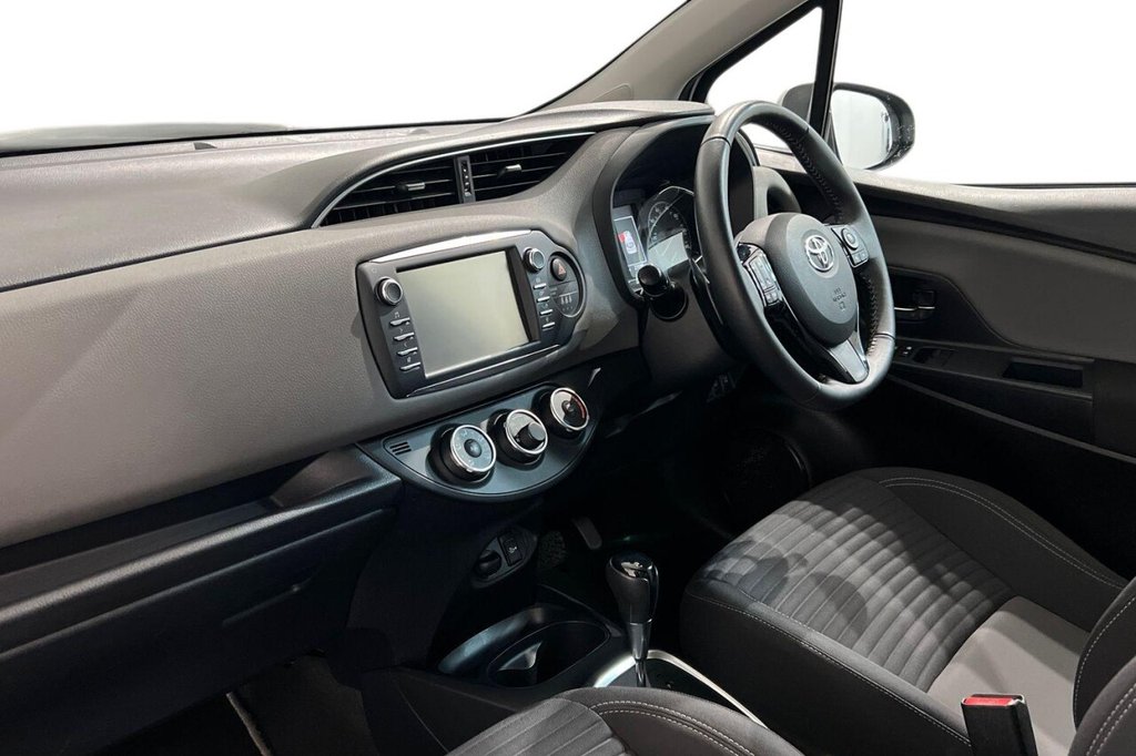 Used Toyota Yaris 2017 for sale - 76724351: Photo 11