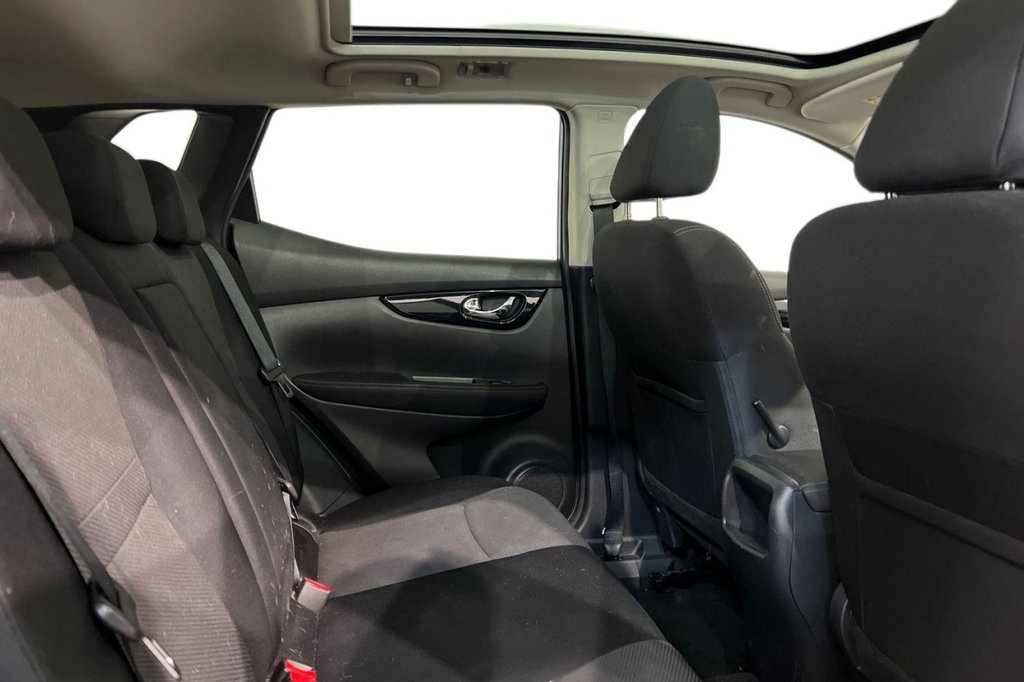 Used Nissan Qashqai 2016 for sale - 76840902: Photo 10