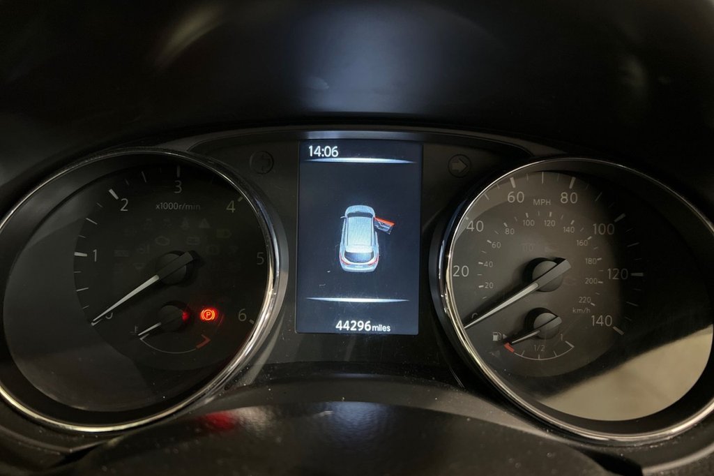 Used Nissan Qashqai 2016 for sale - 76840902: Photo 14