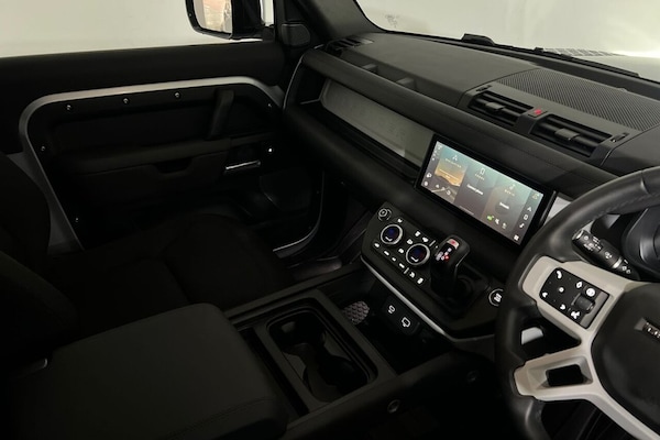 Used Land Rover Defender 2024 for sale - 76048010: Photo 31