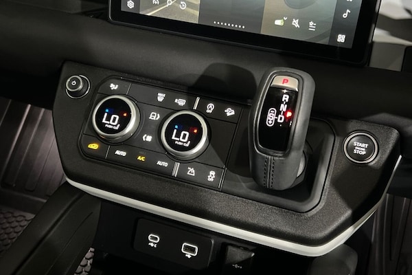Used Land Rover Defender 2024 for sale - 76048010: Photo 32