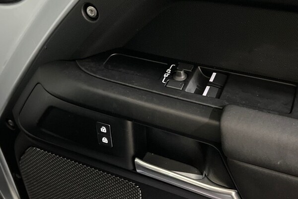 Used Land Rover Defender 2024 for sale - 76048010: Photo 35