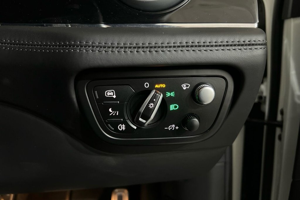 Used Bentley Bentayga 2017 for sale - 75986635: Photo 44