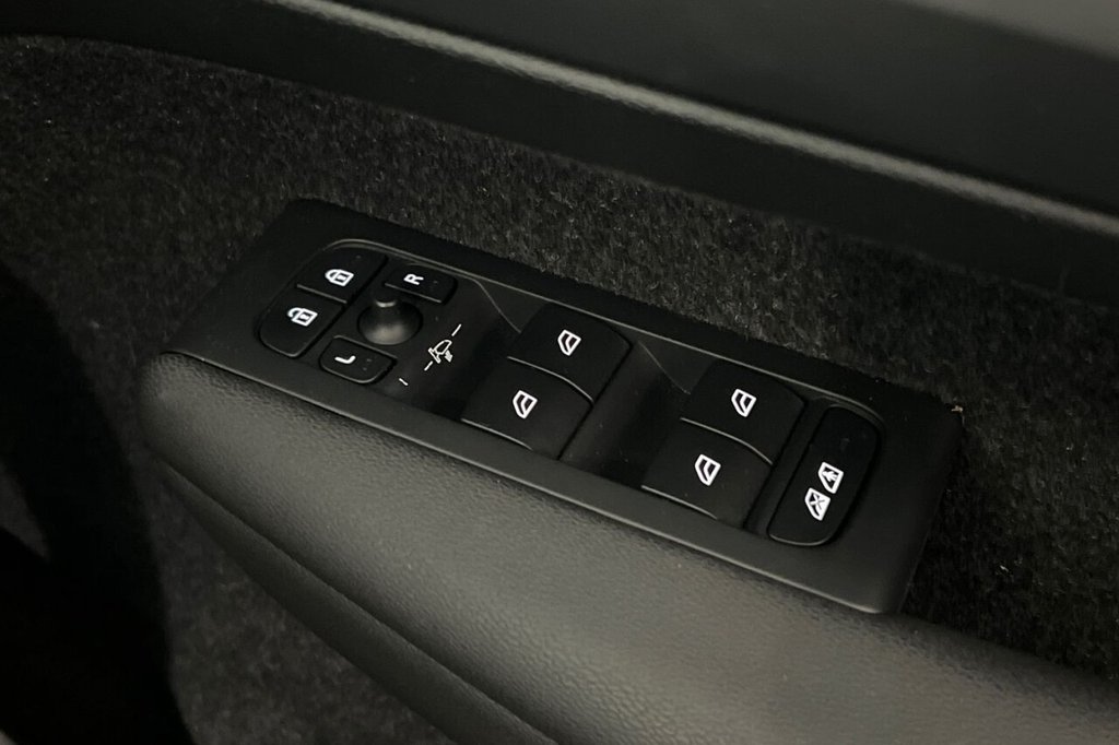 Used Volvo XC40 2024 for sale - 76039171: Photo 40