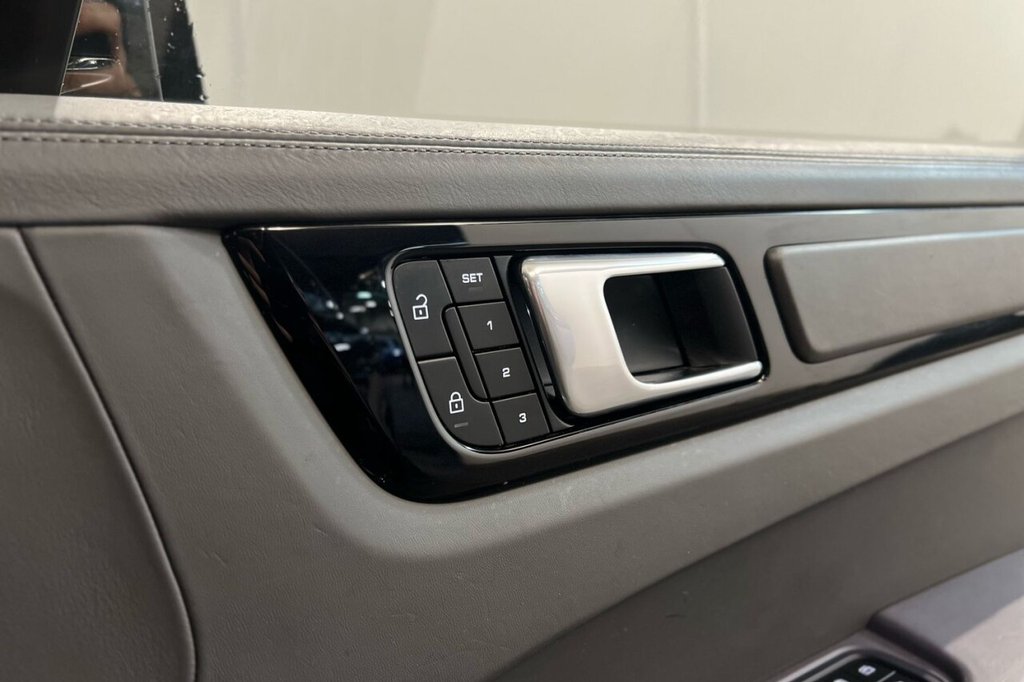 Used Porsche Cayenne 2022 for sale - 77660258: Photo 43
