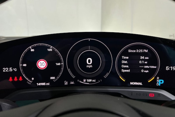 Used Porsche Taycan 2022 for sale - 76132199: Photo 15