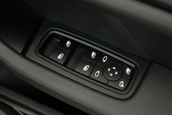 Used Porsche Taycan 2022 for sale - 76132199: Photo 42