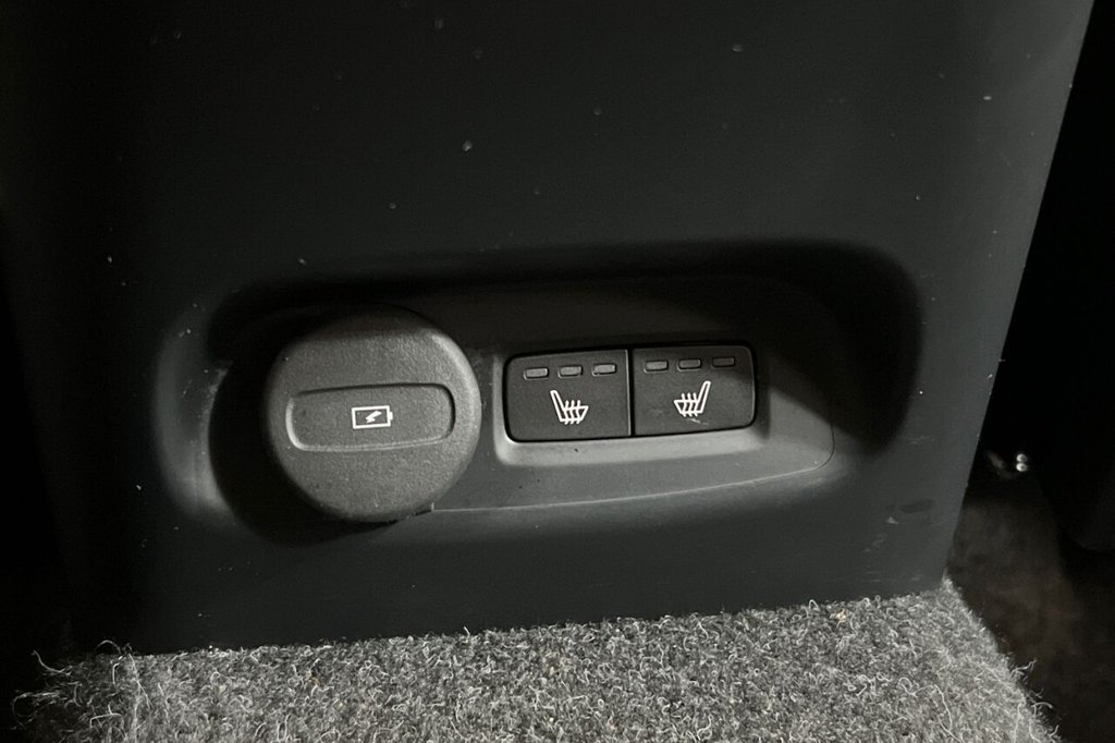 Used Volvo C40 2024 for sale - 77952682: Photo 43