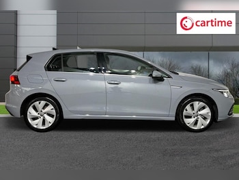 Used Volkswagen Golf 2023 for sale - 76039207: Photo 2