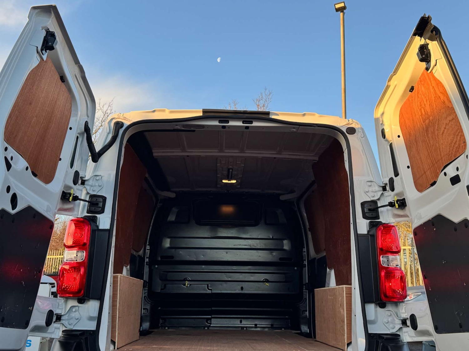 Used Peugeot Expert 2022 for sale - 76892294: Photo 24