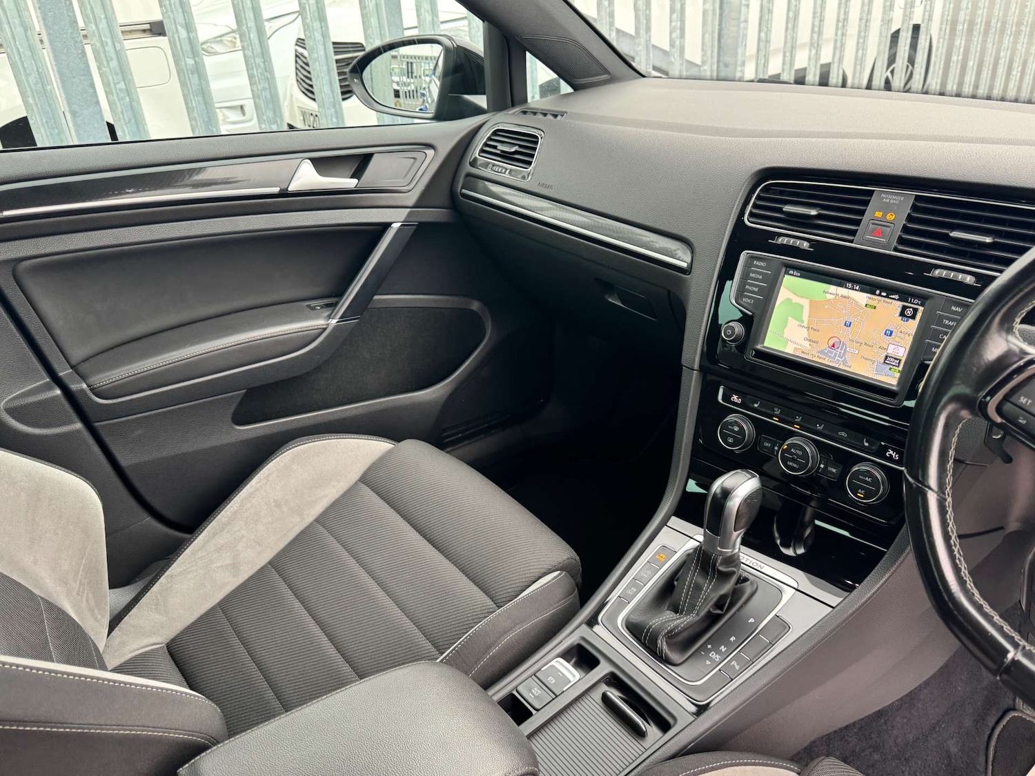 Used Volkswagen Golf 2017 for sale - 76611180: Photo 25