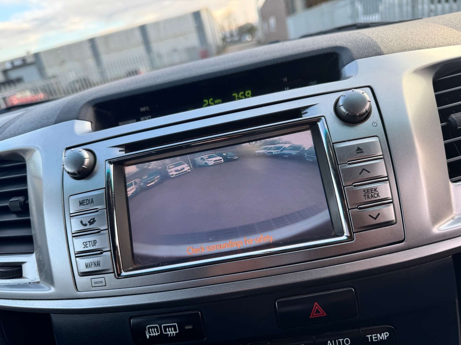 Used Toyota Hilux 2015 for sale - 77735041: Photo 10