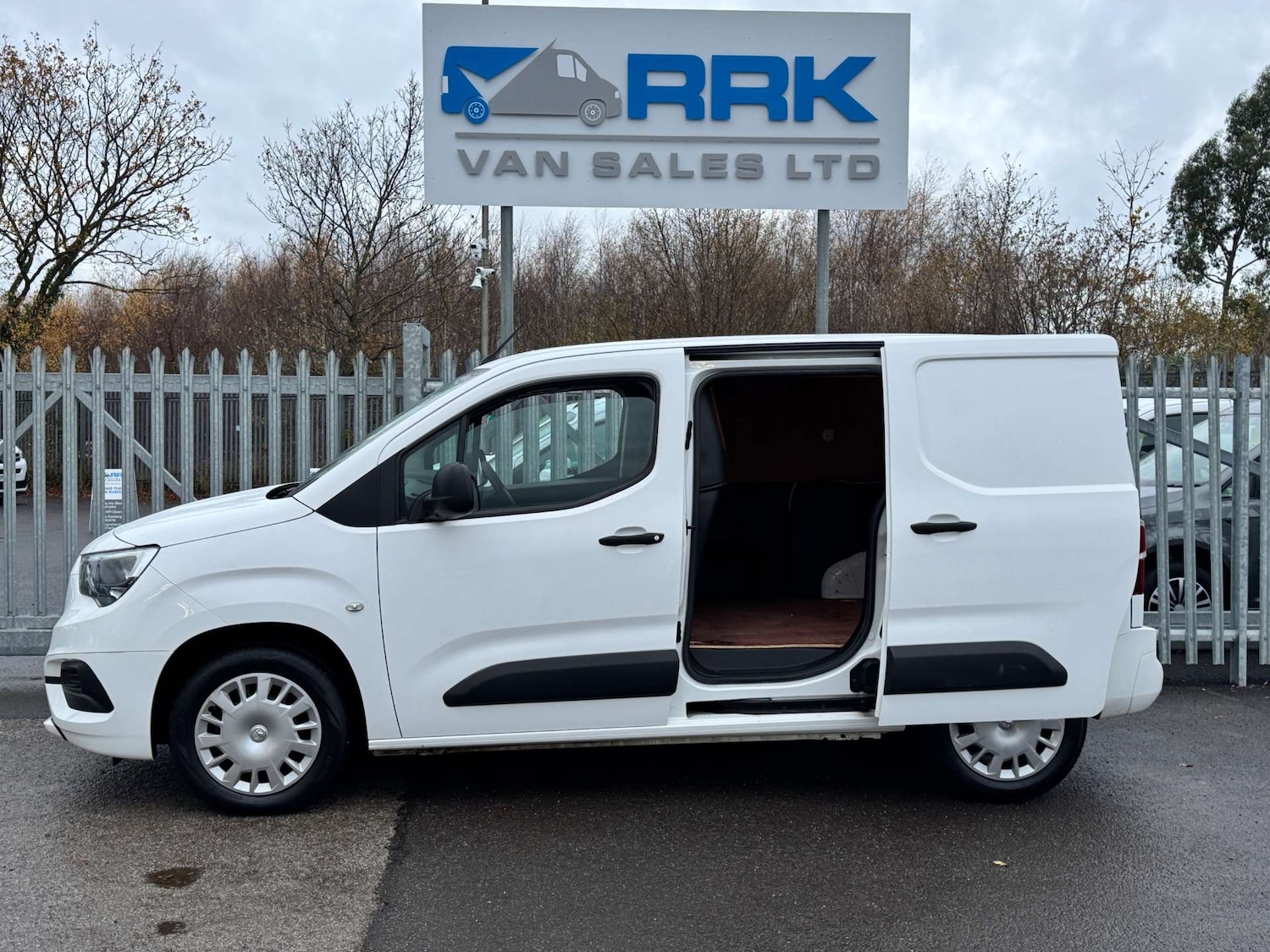 Used Vauxhall Combo 2020 for sale - 76829892: Photo 2