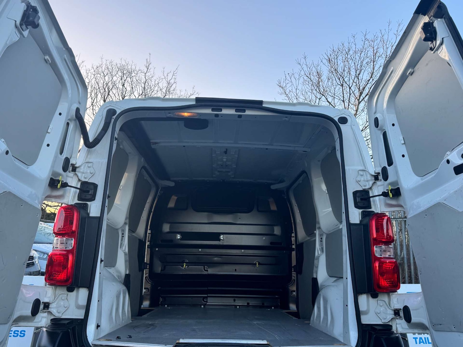 Used Peugeot Expert 2019 for sale - 77022333: Photo 2