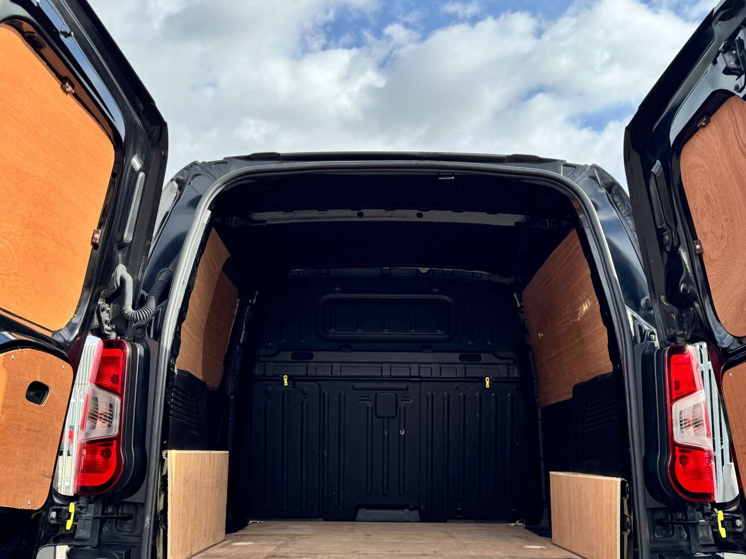 Used Peugeot Partner 2023 for sale - 77644030: Photo 36