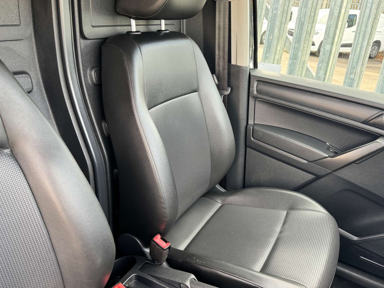 Used Volkswagen Caddy Maxi 2016 for sale - 77656604: Photo 24