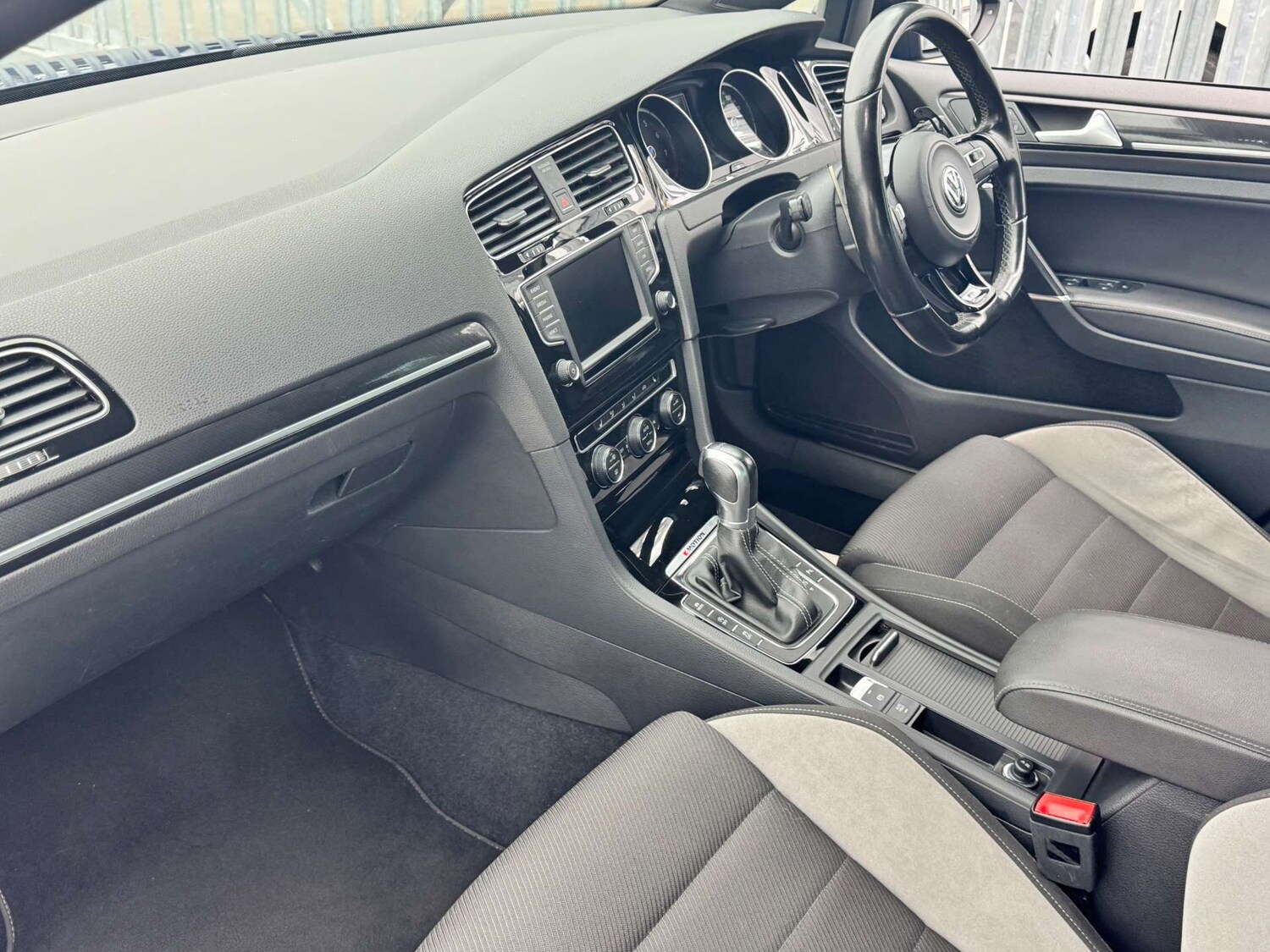 Used Volkswagen Golf 2017 for sale - 76280353: Photo 29