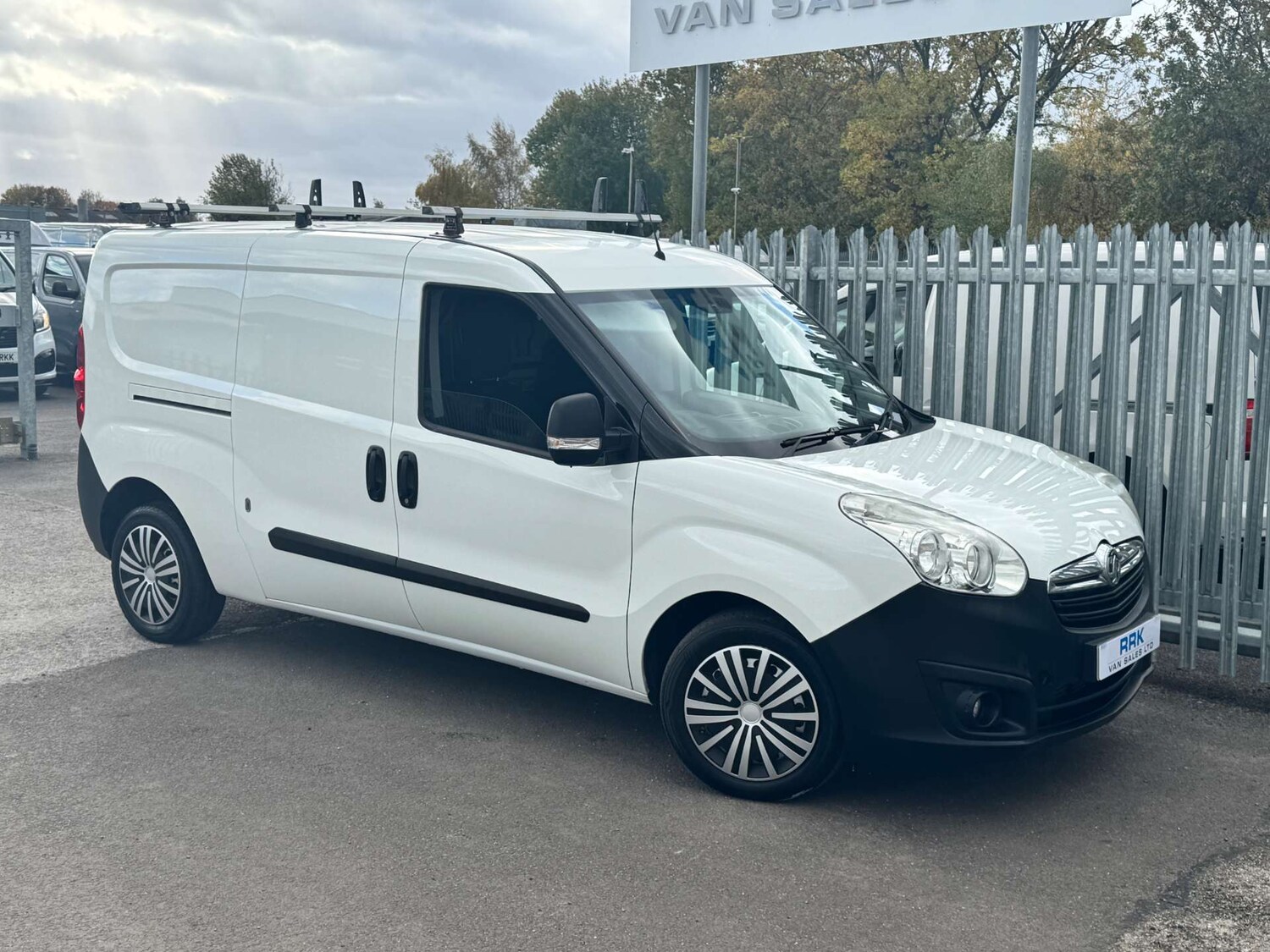 Used Vauxhall Combo 2014 for sale - 76946107: Photo 2