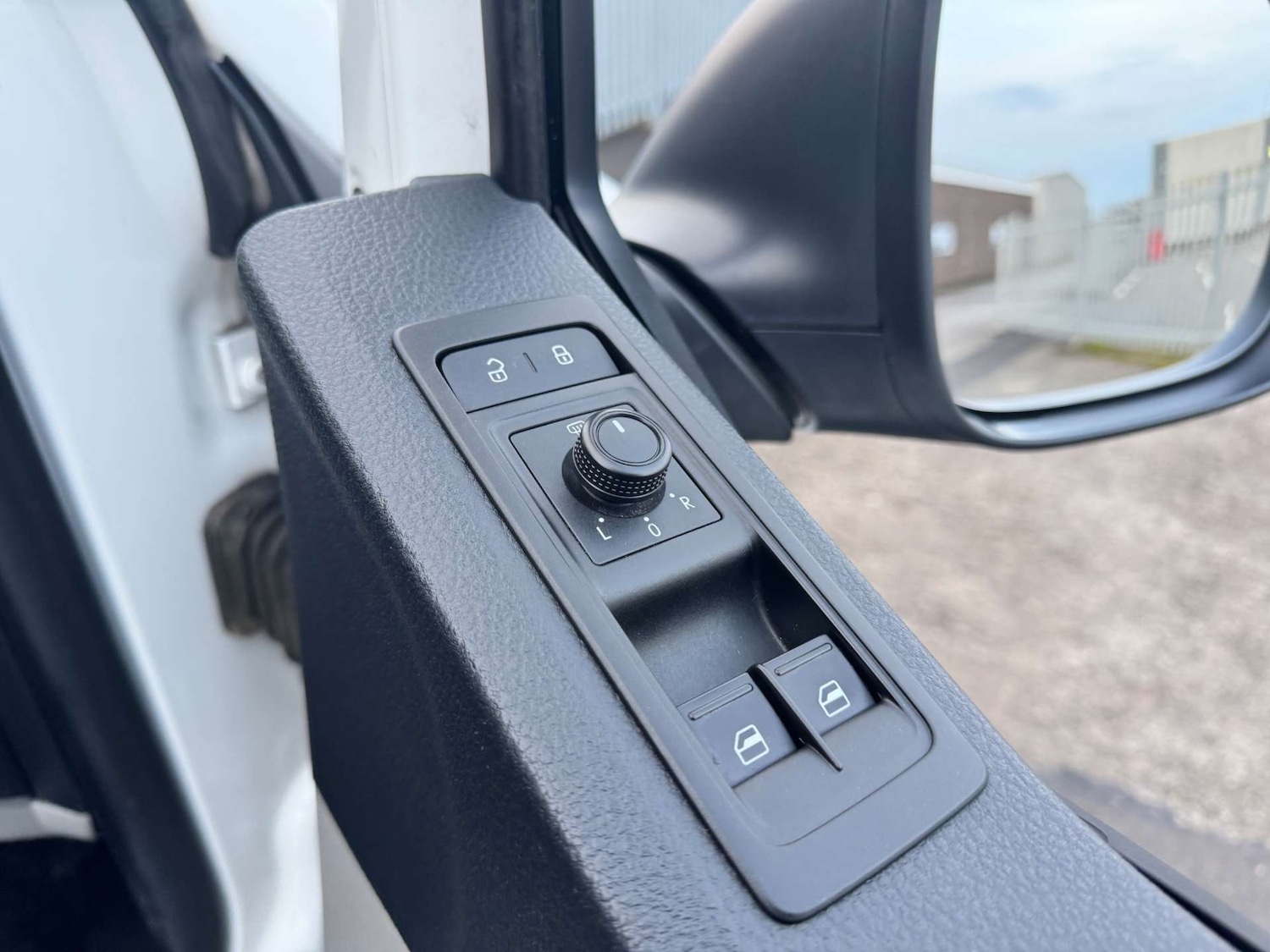 Used Volkswagen Transporter 2018 for sale - 77201554: Photo 11