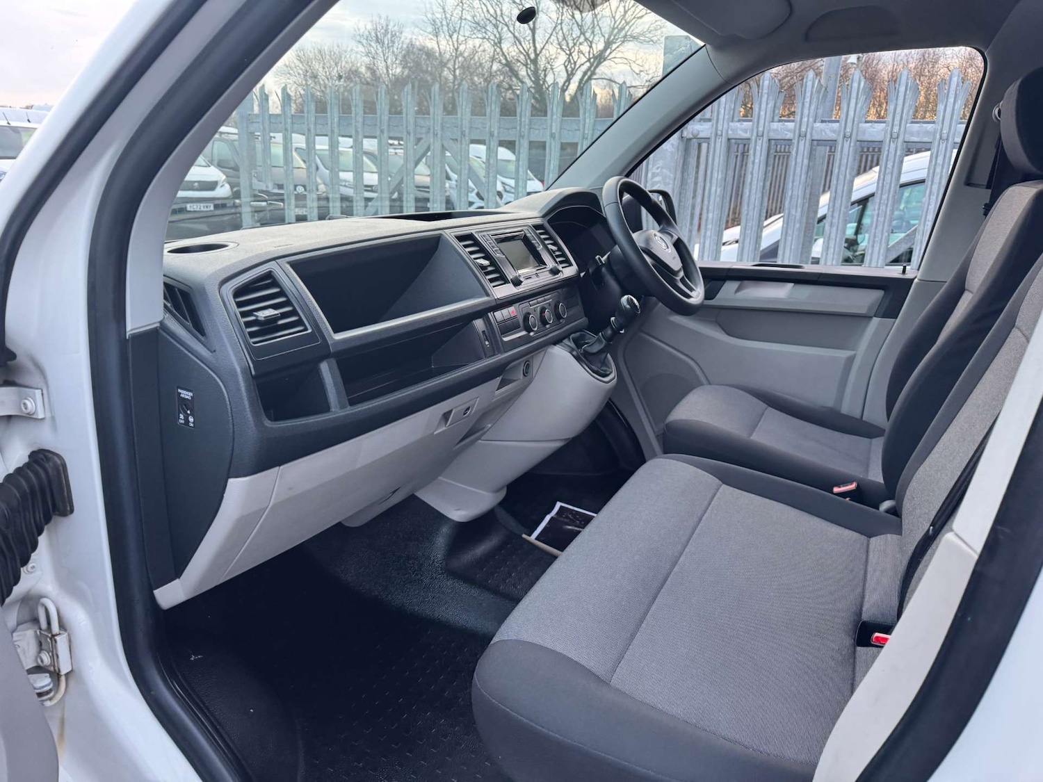 Used Volkswagen Transporter 2018 for sale - 77201554: Photo 24