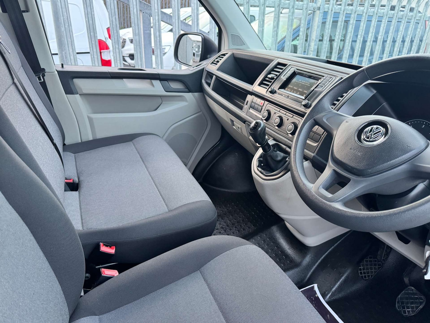 Used Volkswagen Transporter 2018 for sale - 77201554: Photo 3