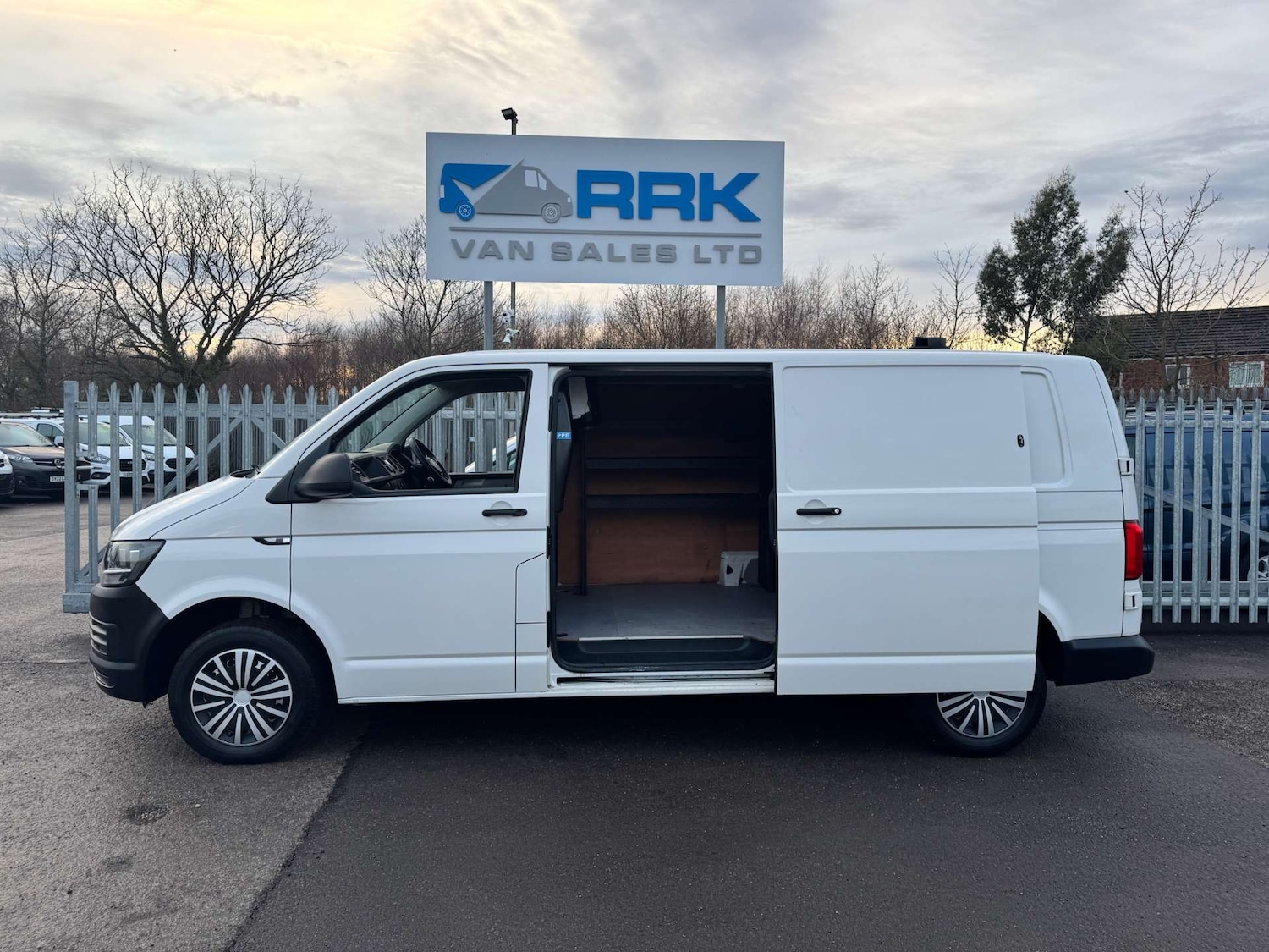 Used Volkswagen Transporter 2018 for sale - 77201554: Photo 5