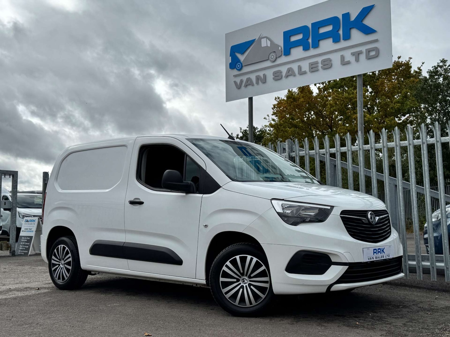 Used Vauxhall Combo 2020 for sale - 76402678: Photo 1