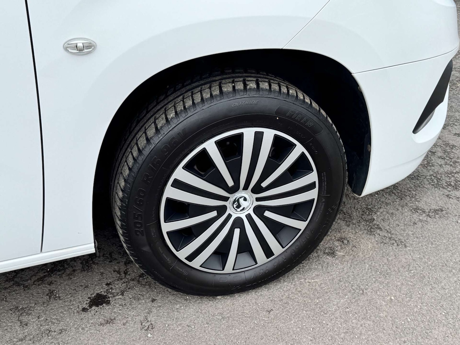 Used Vauxhall Combo 2020 for sale - 76402678: Photo 2