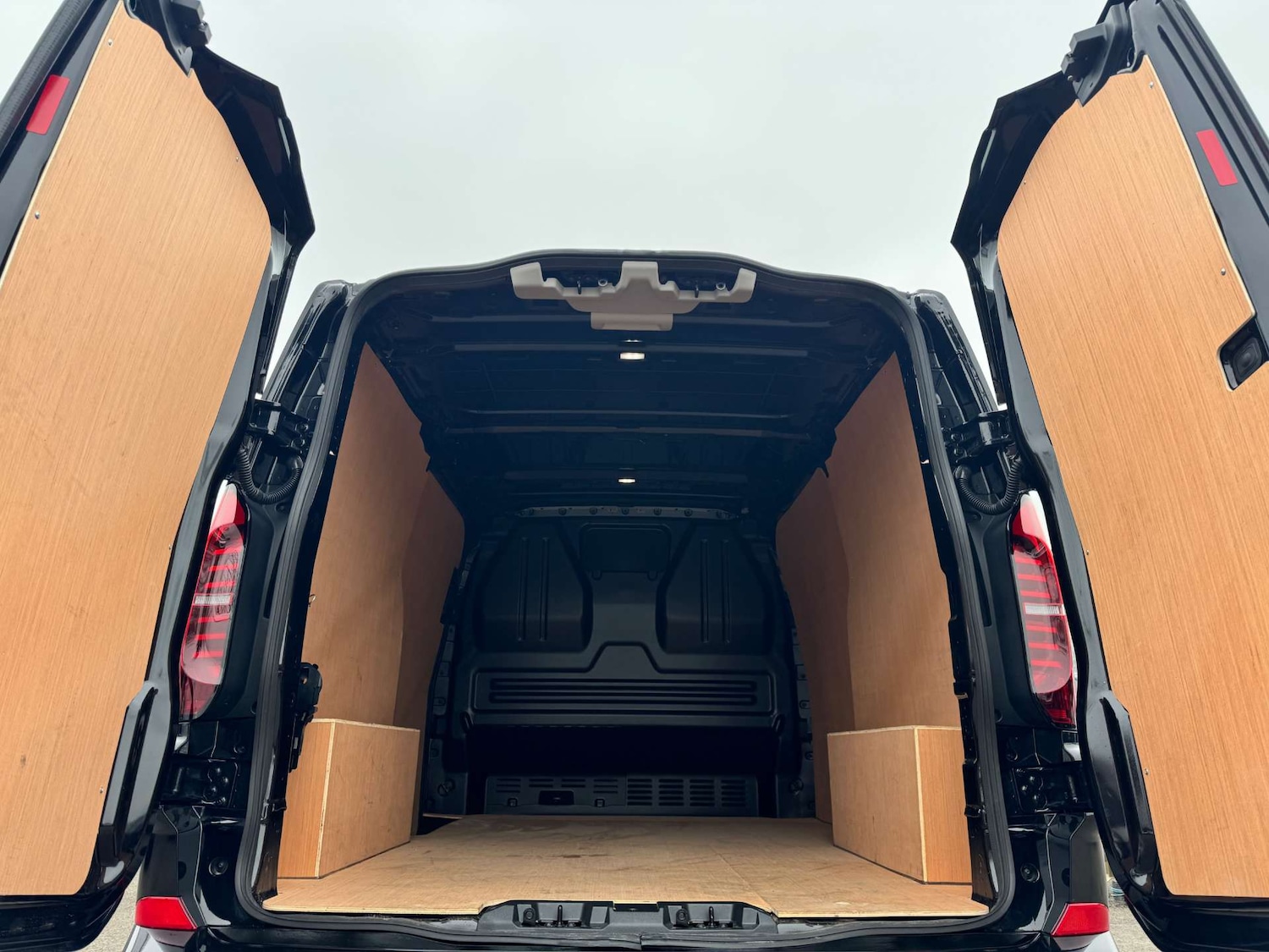 Used Volkswagen Transporter 2025 for sale - 77964834: Photo 35