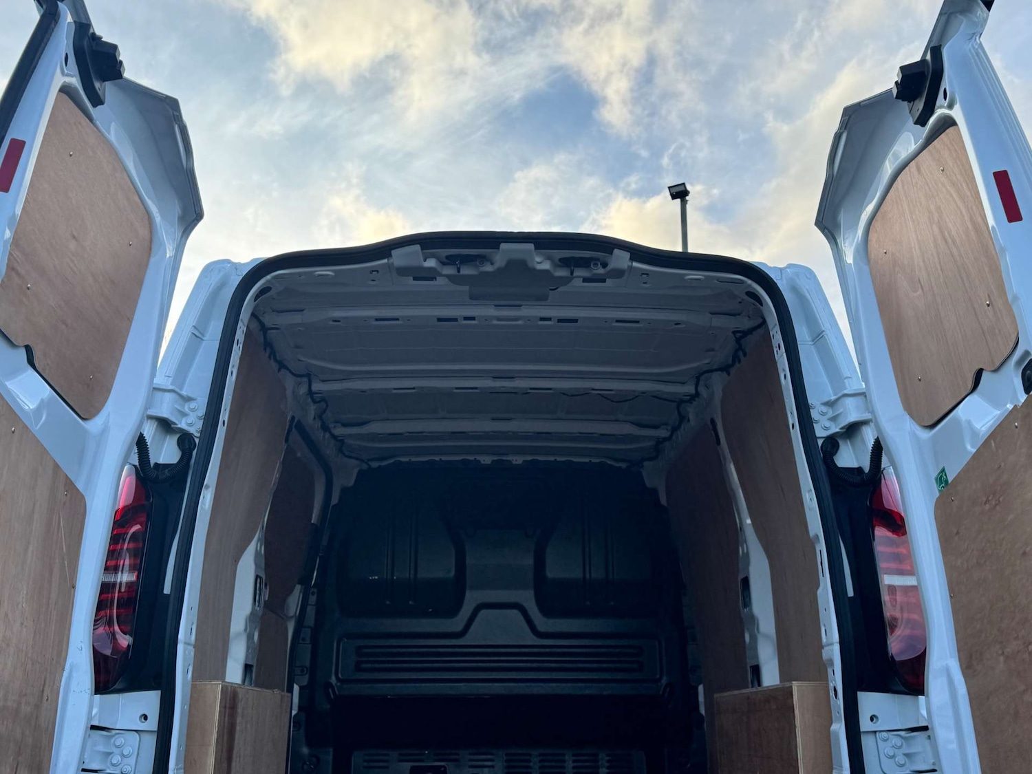 Used Volkswagen Transporter 2025 for sale - 77494191: Photo 33