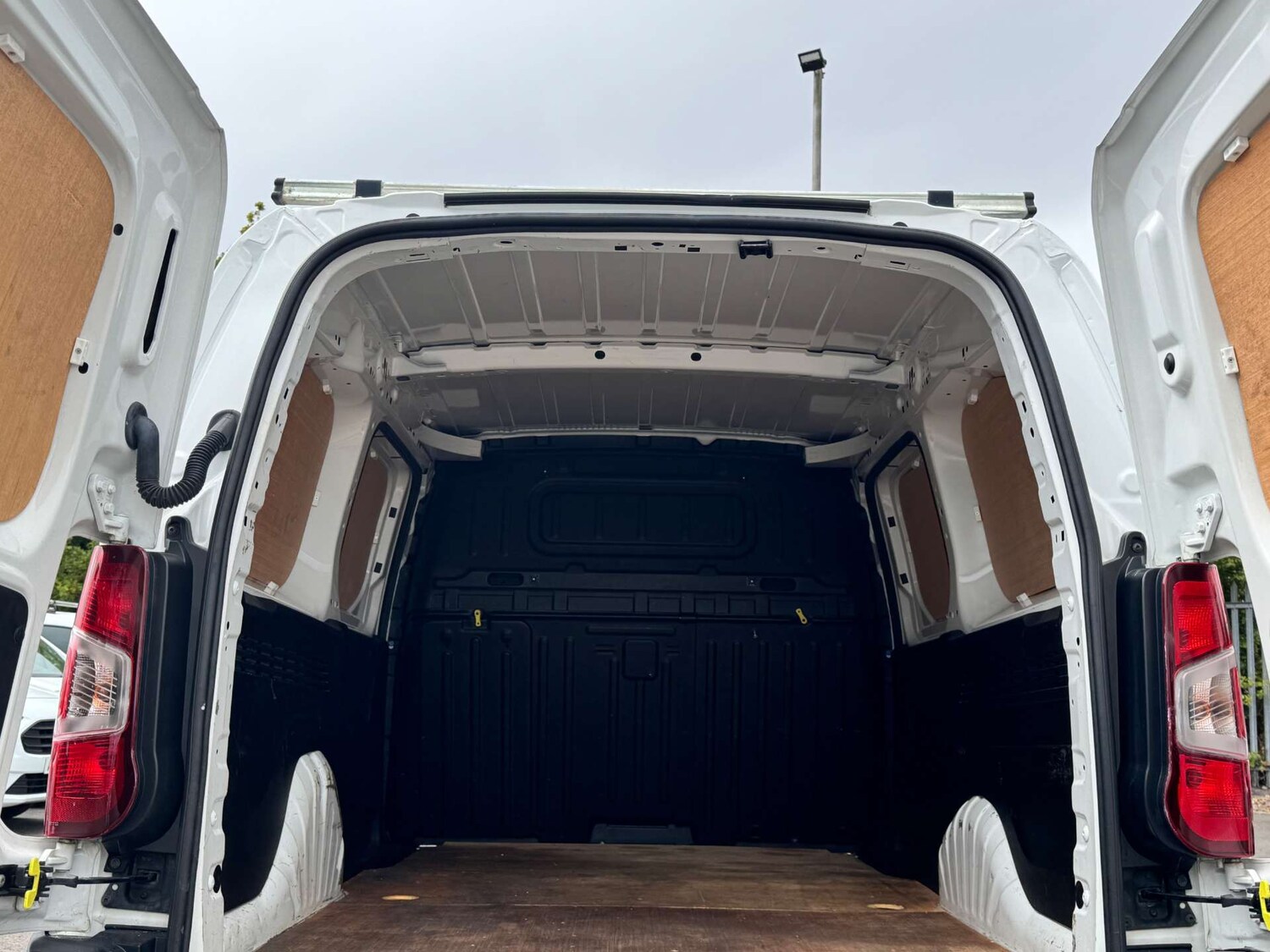 Used Peugeot Partner 2021 for sale - 76402692: Photo 23