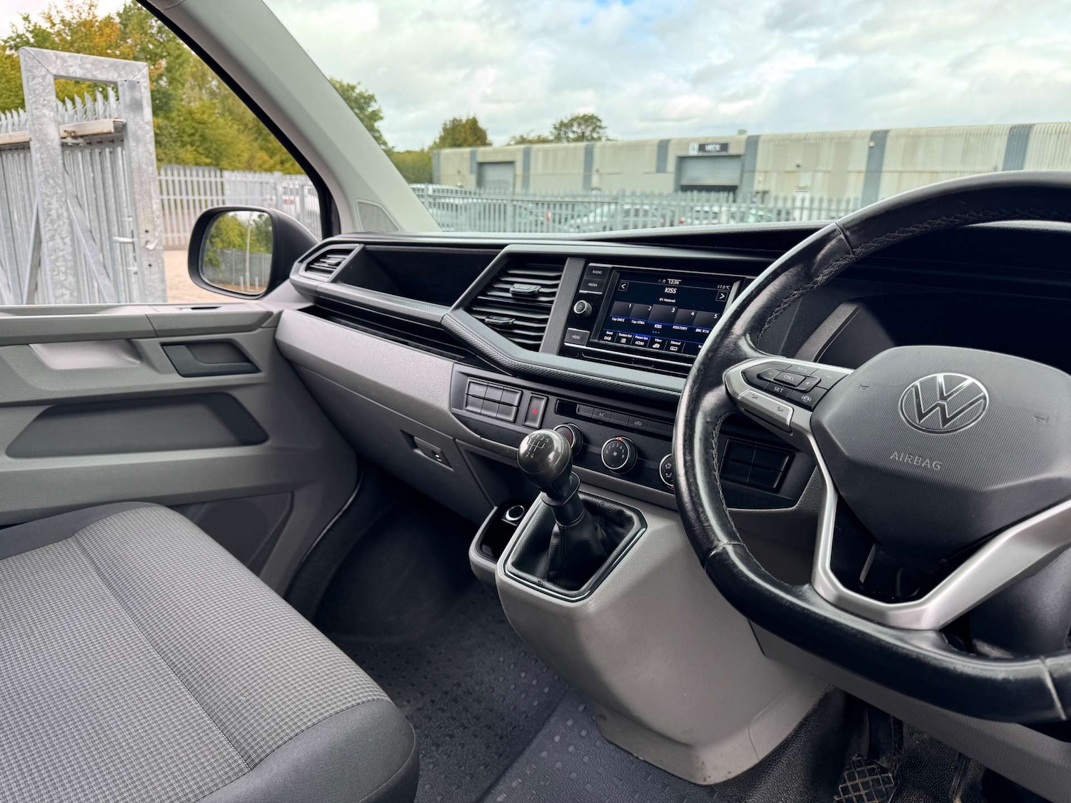 Used Volkswagen Transporter 2021 for sale - 76601233: Photo 2