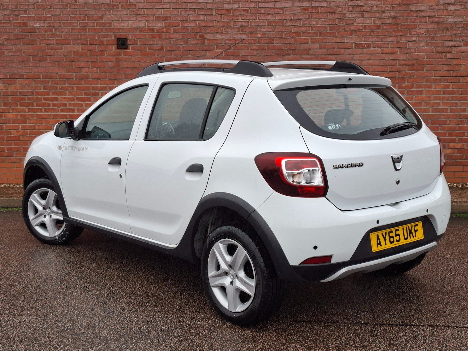 Used Dacia Sandero Stepway 2015 for sale - 77459579: Photo 2