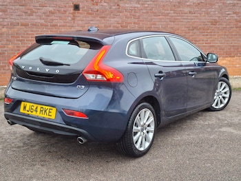 Used Volvo V40 2014 for sale - 77019015: Photo