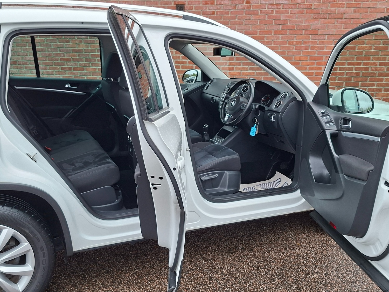 Used Volkswagen Tiguan 2015 for sale - 76274874: Photo 10