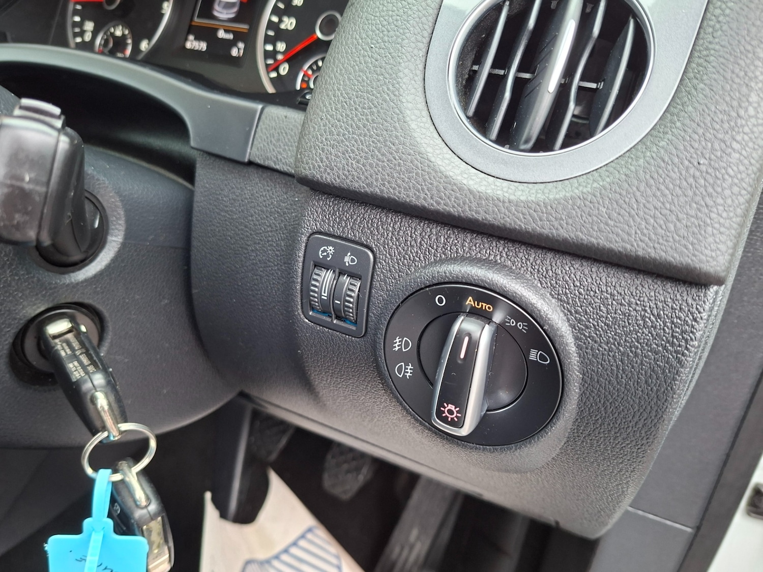 Used Volkswagen Tiguan 2015 for sale - 76274874: Photo 22