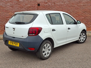 Used Dacia Sandero 2018 for sale - 76243875: Photo 4