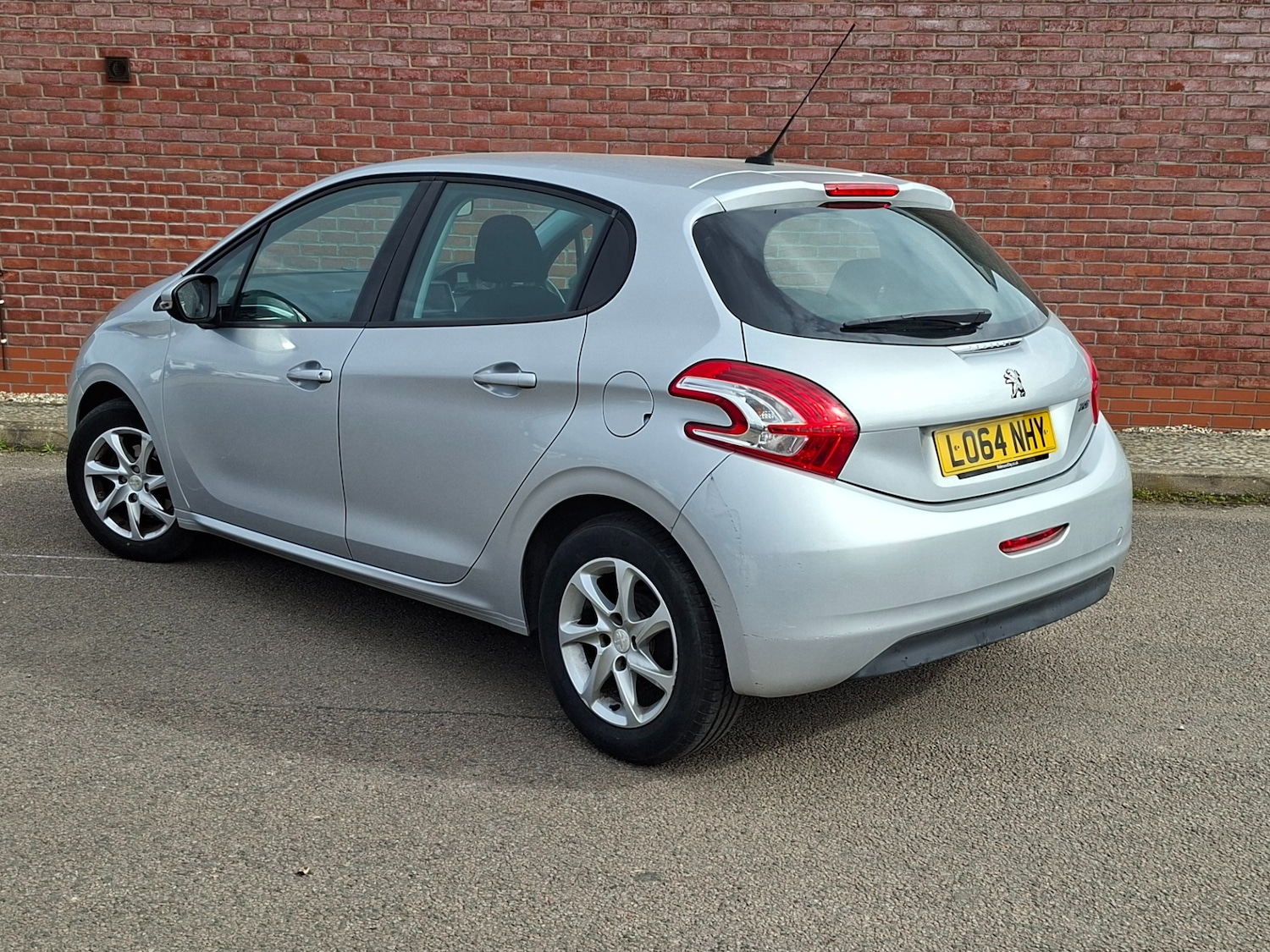 Used Peugeot 208 2014 for sale - 78131982: Photo 2