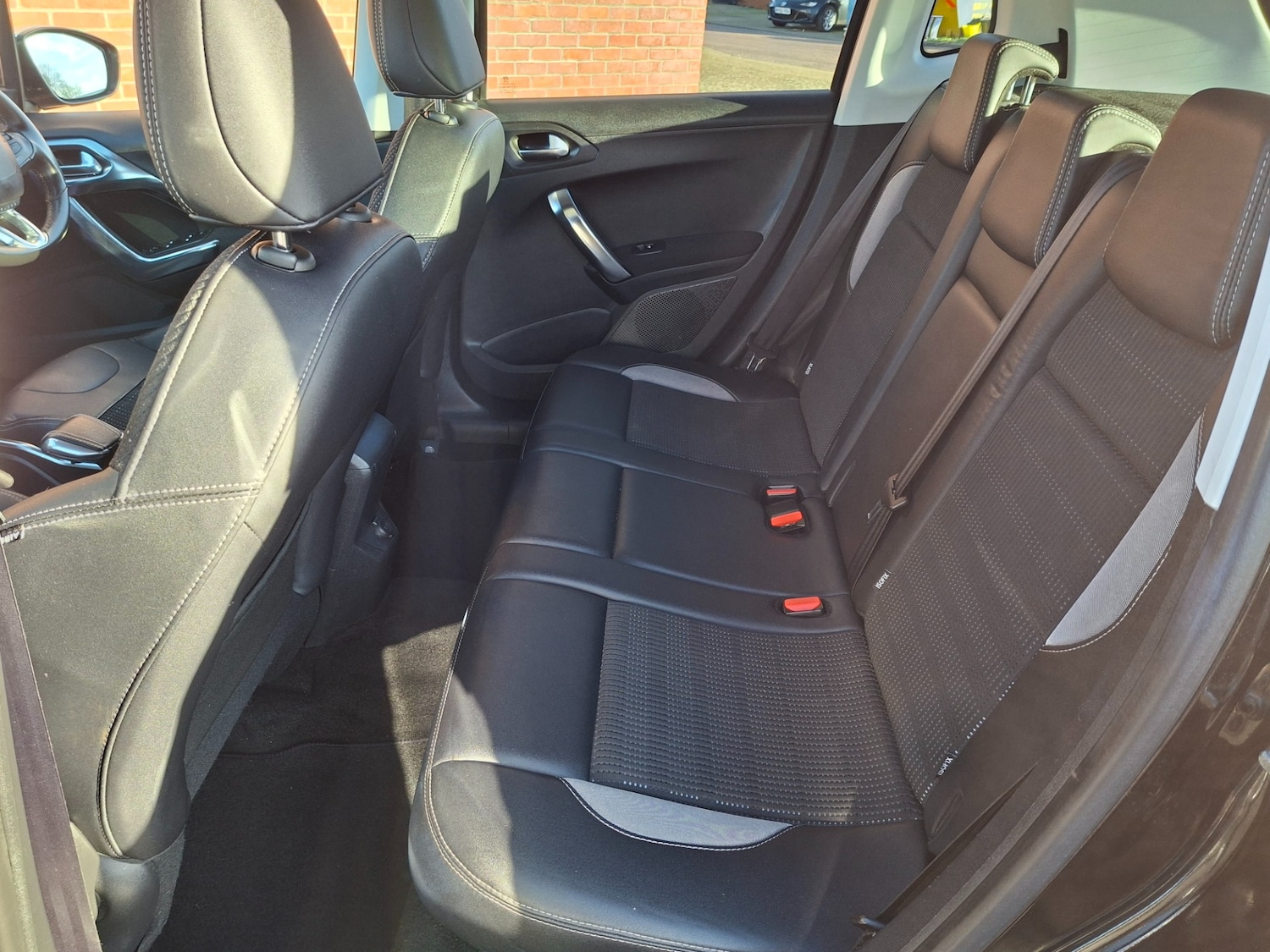 Used Peugeot 2008 2014 for sale - 76905735: Photo 15