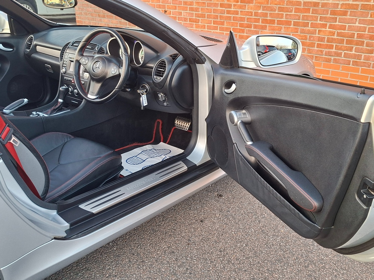 Used Mercedes-Benz SLK 2010 for sale - 76387431: Photo 10