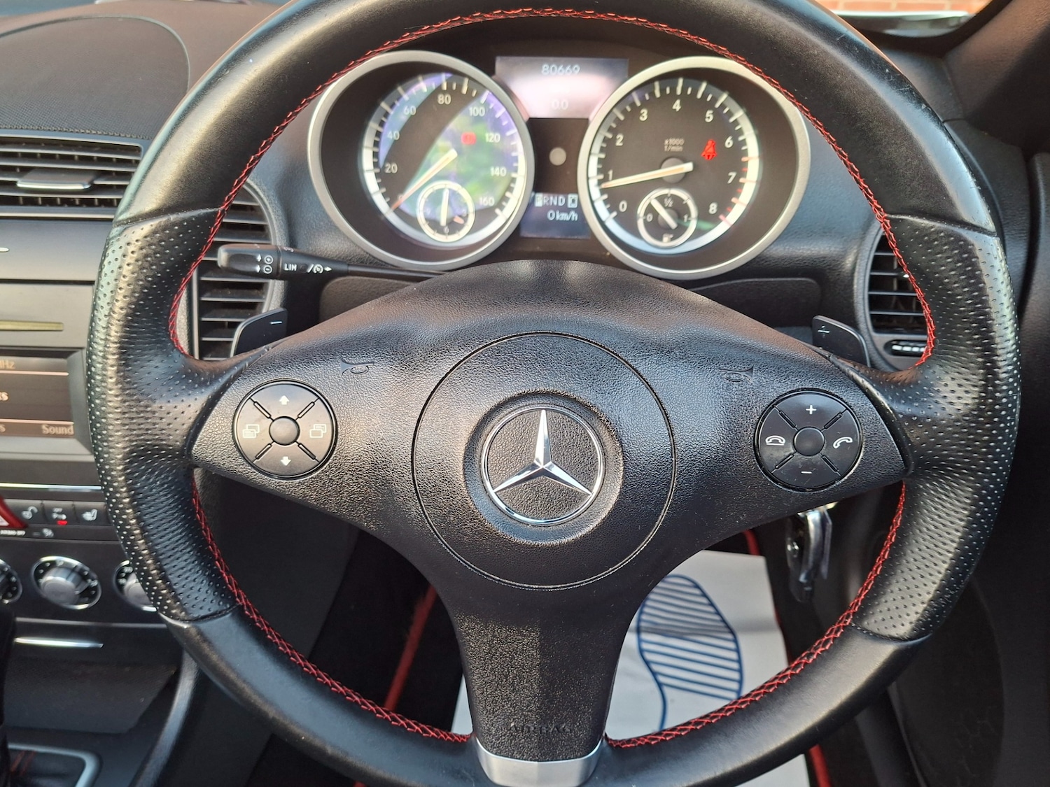 Used Mercedes-Benz SLK 2010 for sale - 76387431: Photo 17